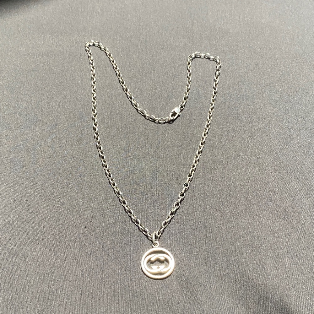 Gucci Silver Chain Necklace with Logo Pendant